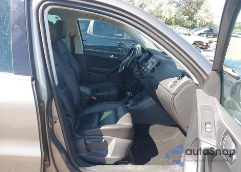 2011 Volkswagen Tiguan Se z USA, uszkodzony, nr VIN WVGBV7AXXBW541213